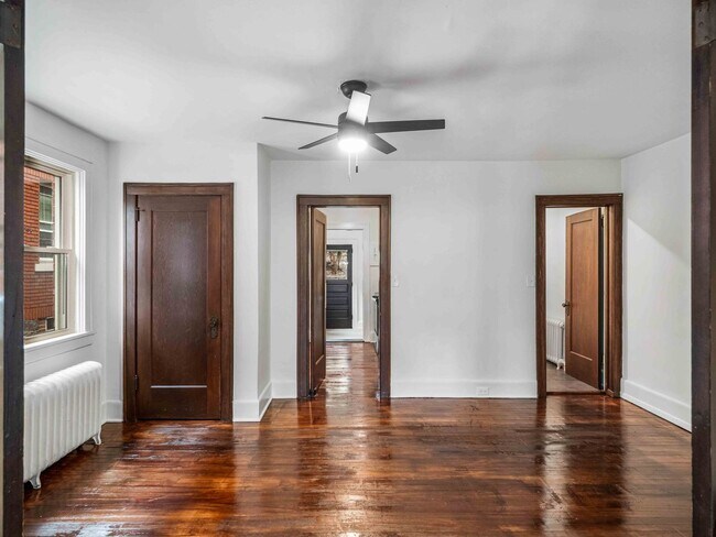 Foto del edificio - AVAILABLE OCT 1ST! FULLY RENOVATED 1-BEDRO...