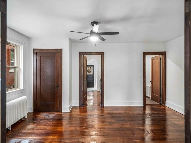 Building Photo - AVAILABLE OCT 1ST! FULLY RENOVATED 1-BEDRO...