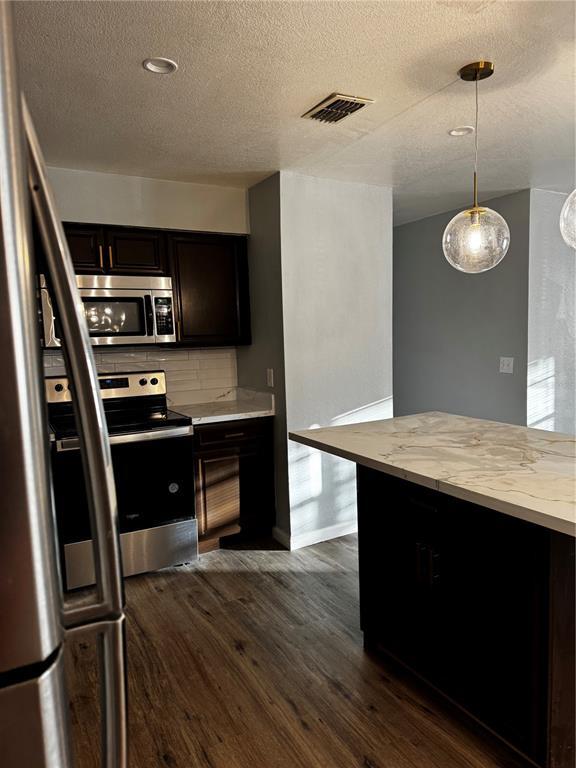 Foto del edificio - 409 Fern Rd