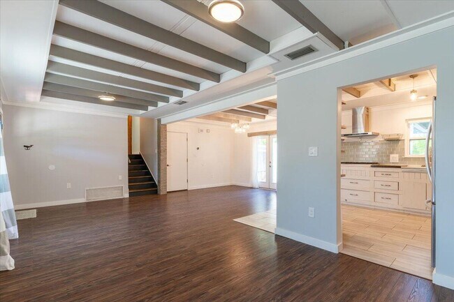 Foto del edificio - 23 Driftwood Ave SW