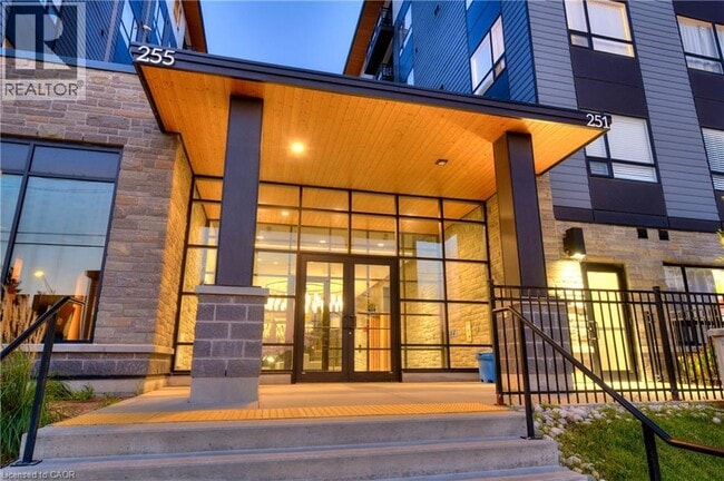 Building Photo - 251 Northfield Dr E