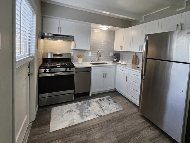 Building Photo - Santa Lucia Townhomes