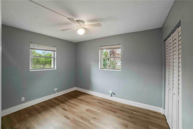 Foto del edificio - 817 NW 12th Ave