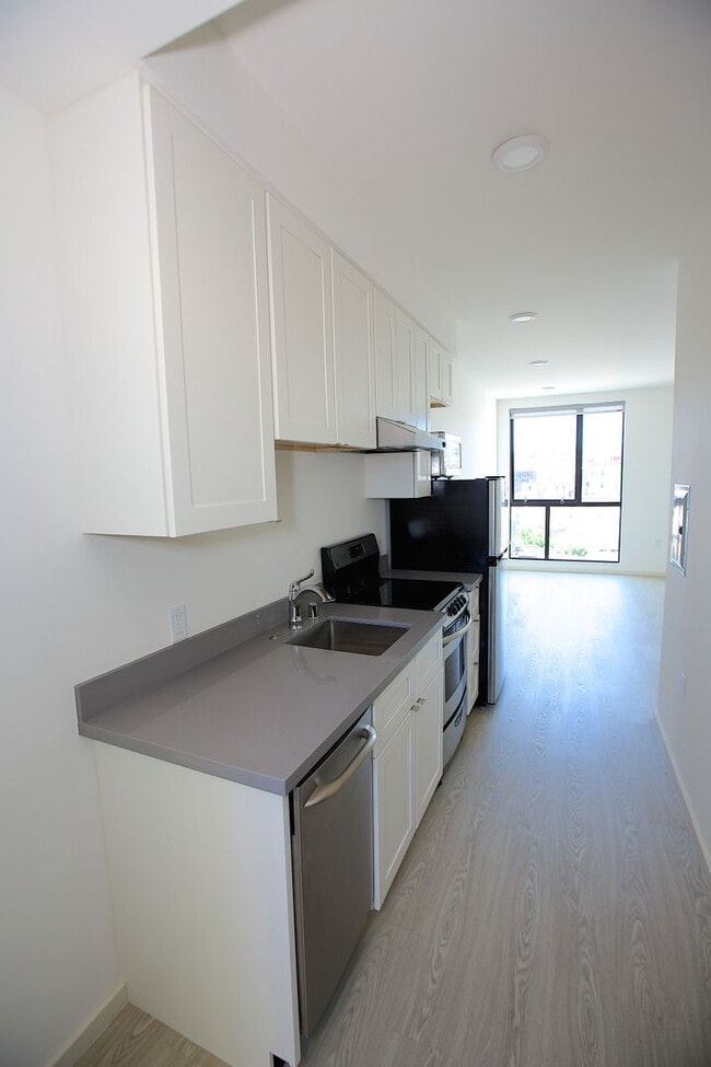 Interior Photo - 1335 Folsom St
