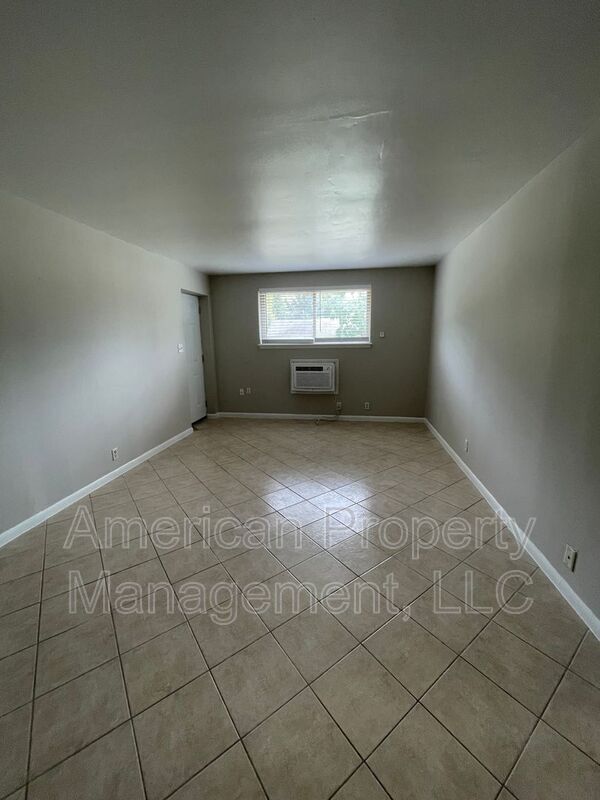 Foto del edificio - 719 S Troost Ave