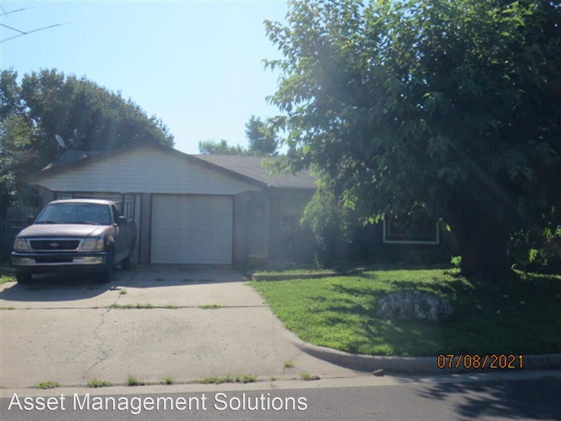 Primary Photo - 5 br, 1.5 bath House - 8404 S Drexel