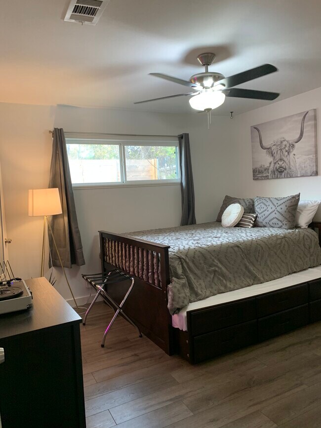 Queen bed with a pull out twin underneath. - 1300 Newning Ave