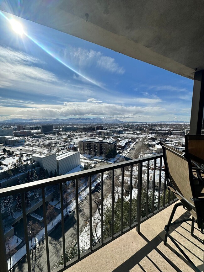 Foto del edificio - 241 N Vine St