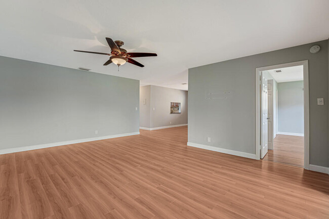 Building Photo - 104 Lake Helen Dr