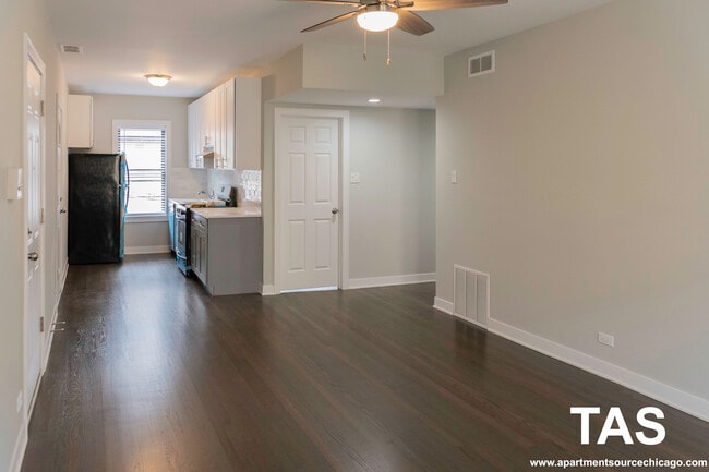 Building Photo - 1954 W Wilson Ave