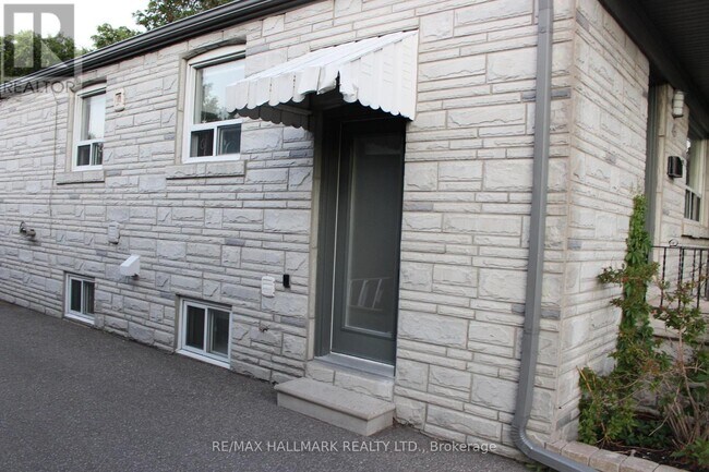 Building Photo - 41 Treeview Dr