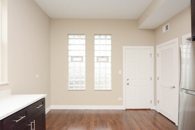Foto del edificio - 2637 W Potomac Ave