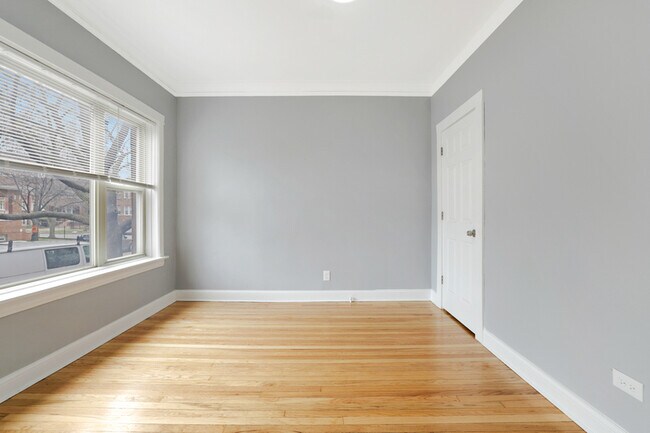Foto del edificio - 1343 W 80th St