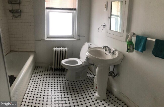 Foto del edificio - 5105 E Roosevelt Blvd