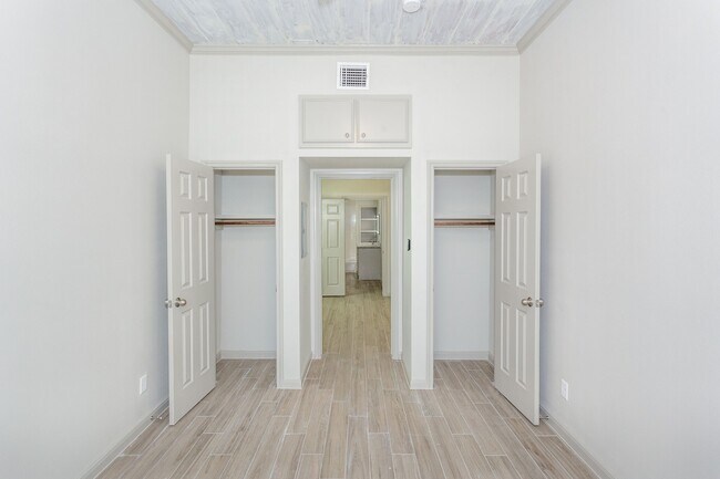 Foto del edificio - 215 N Milby St