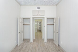 Building Photo - 215 N Milby St