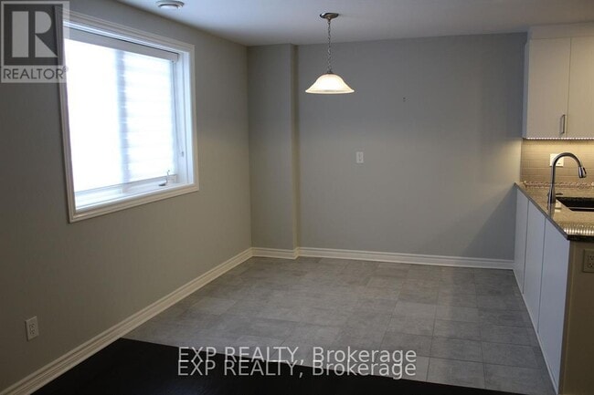 Building Photo - 360-360 Tribeca Private