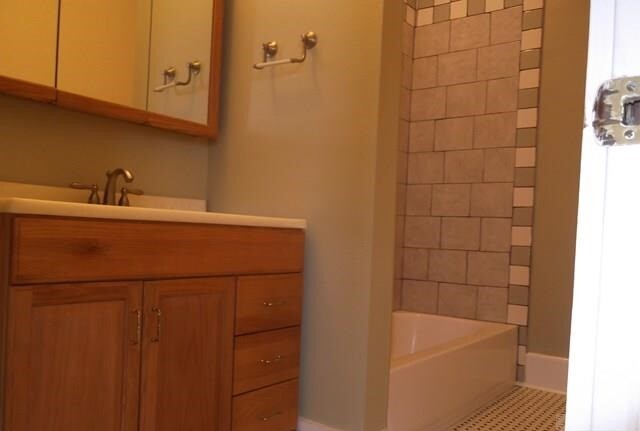 Building Photo - 2519 Bernardo De Galvez Ave
