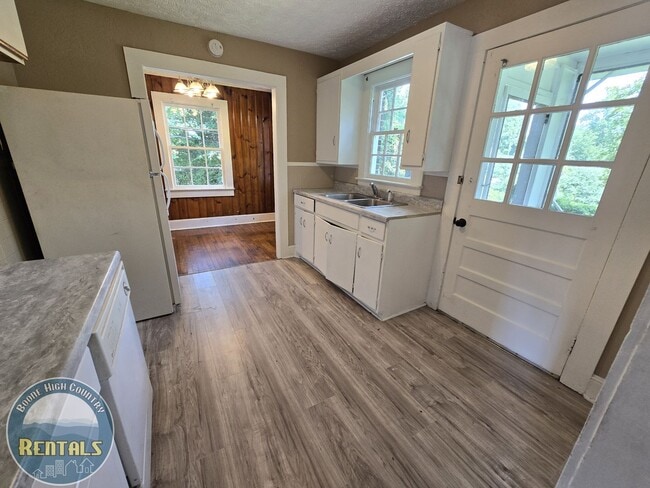 Foto del edificio - 310 Ridge St NW