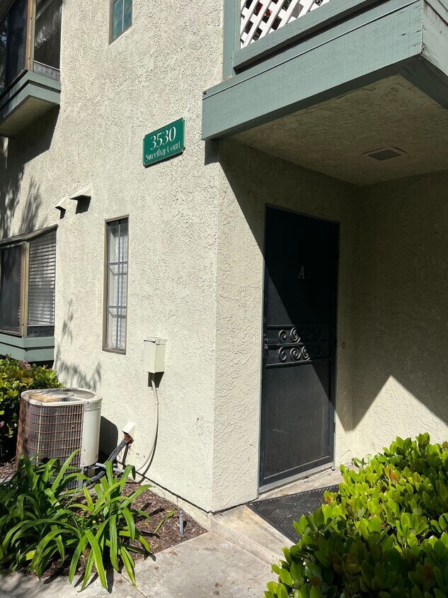 Primary Photo - Large 2 Bedroom, 2 Bath Condo with 2 Parki...