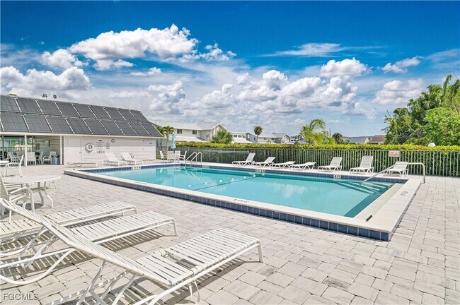 Building Photo - 17040 Golfside Cir