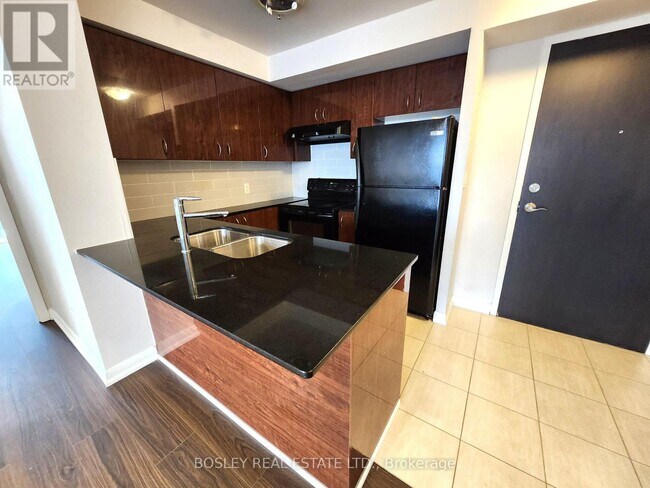 Building Photo - 5793 Yonge St