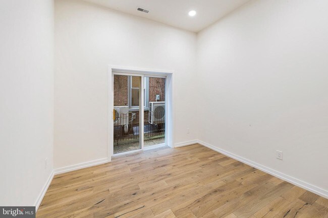 Building Photo - 2529 Frankford Ave
