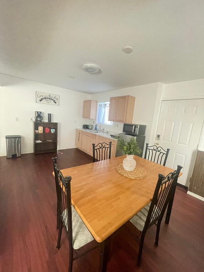 Foto del edificio - 7001 Sherwood Ave