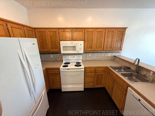 Foto del edificio - 3 Bed, 2 Bath Townhome SPECIAL!