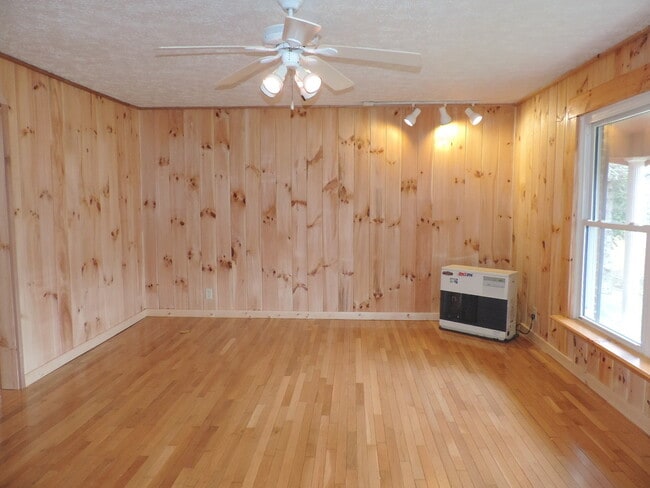 Building Photo - 3/1.5 in Vilas; Easy Access and Close to Boone!