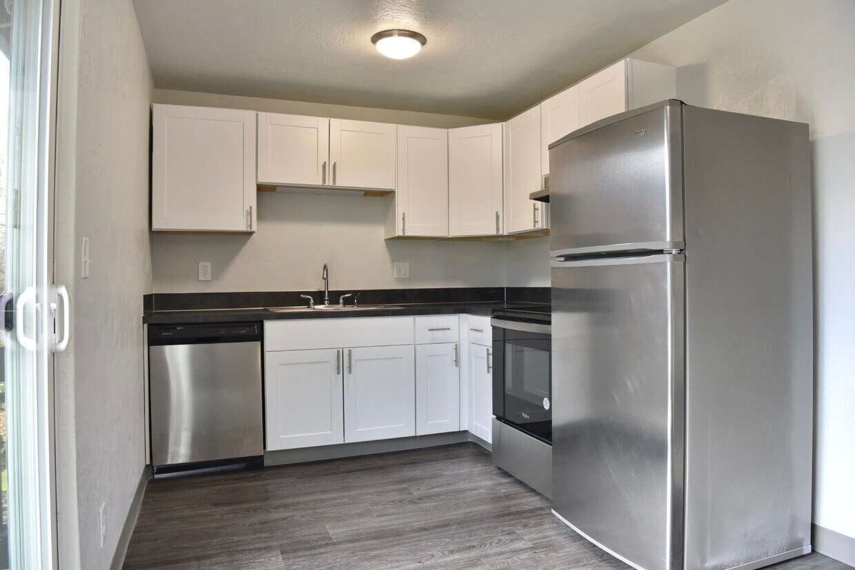 Pacific Village Apartments Apartments in Springfield, OR