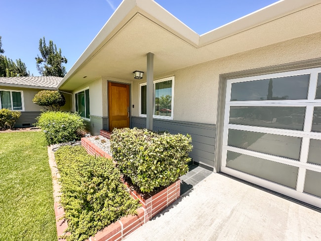 Building Photo - 136 W Colonial Dr