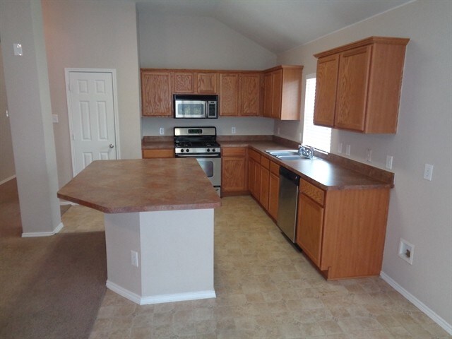 Building Photo - 401 Fireberry Dr