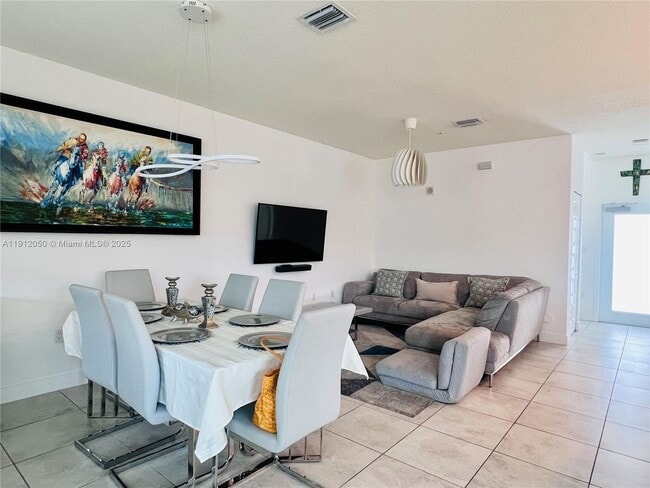 Foto del edificio - 4670 NW 84th Ave