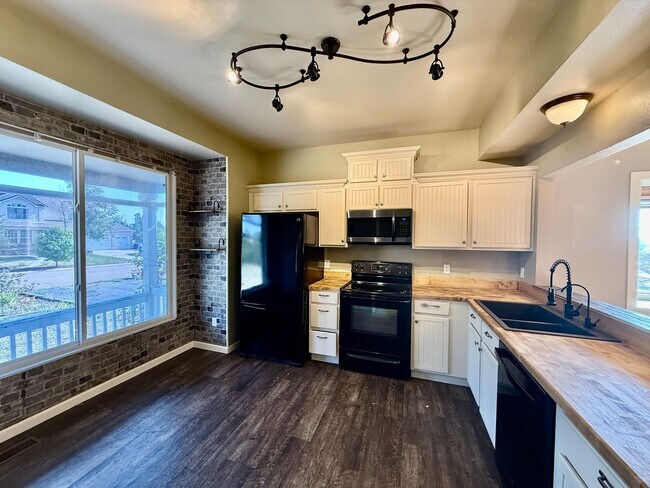 Foto del edificio - Spacious 4-Bedroom Home on Half an Acre in Peyton with Modern Updates