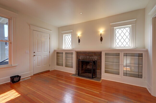 Foto del edificio - Charming 4 Bedrooms Madison Valley Bungalow Home