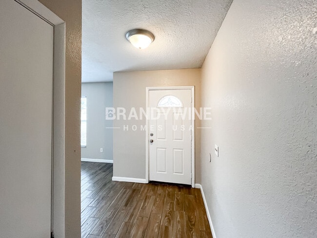 Building Photo - 3639 N Ride Dr