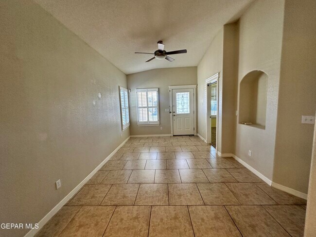 Foto del edificio - 5429 Francisco Roque Dr