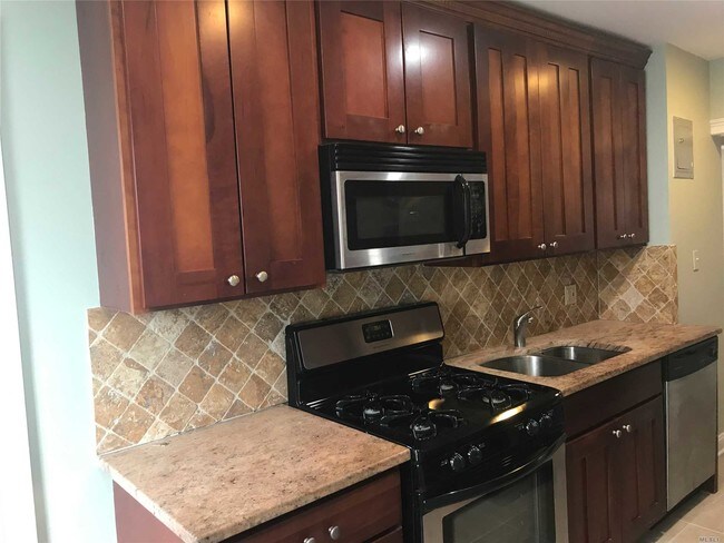 Building Photo - 265 Cedarhurst Ave