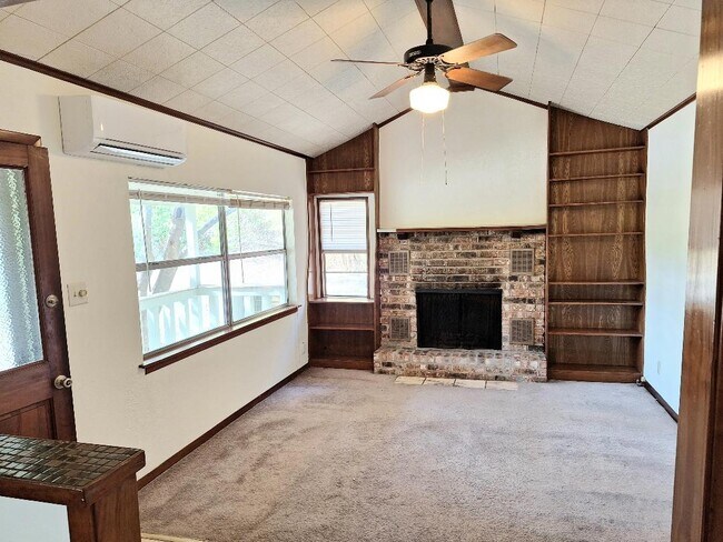 Foto del edificio - 2404 Riverside Farms Rd