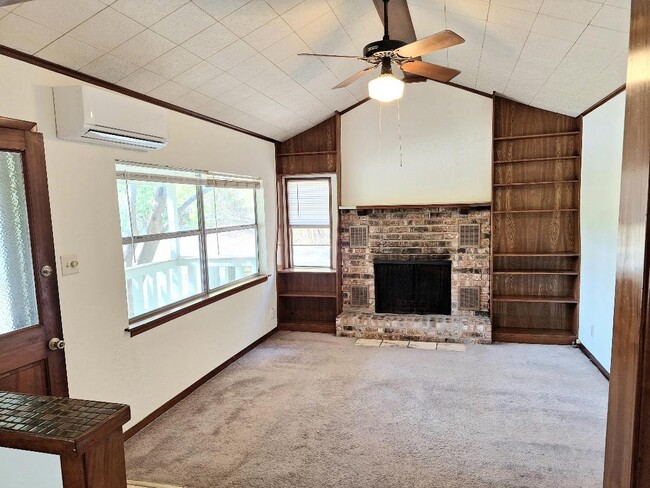 Building Photo - 2404 Riverside Farms Rd