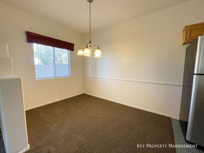 Building Photo - 2110 N Los Feliz St