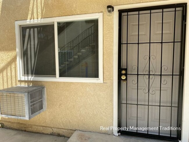 Building Photo - Upgraded 3 bedroom apartment in Rosamond!!!