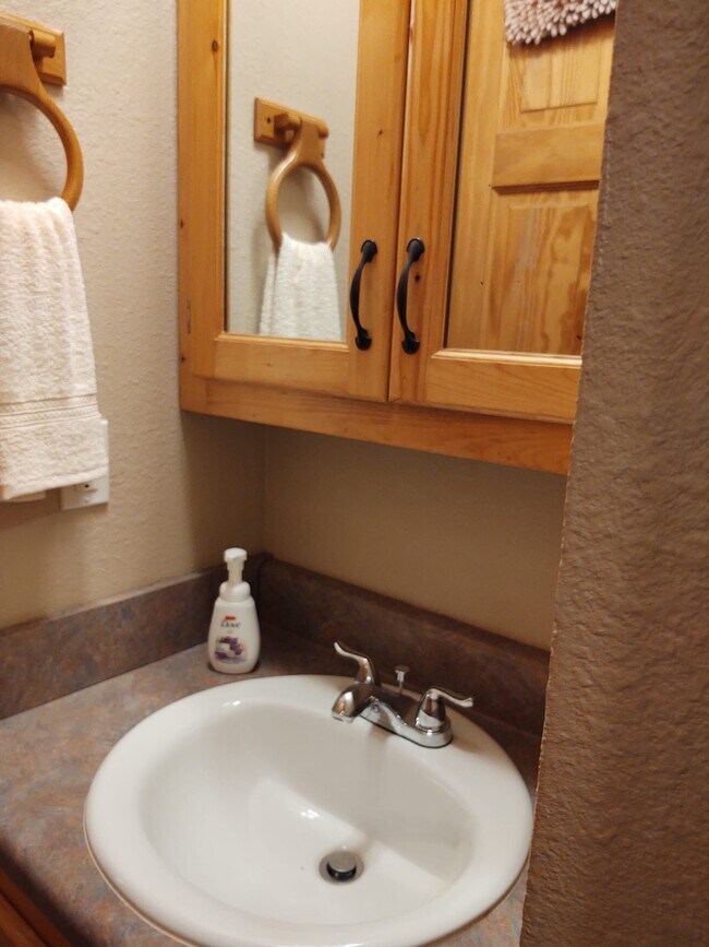 Foto del edificio - 135 Shady Oak Ln