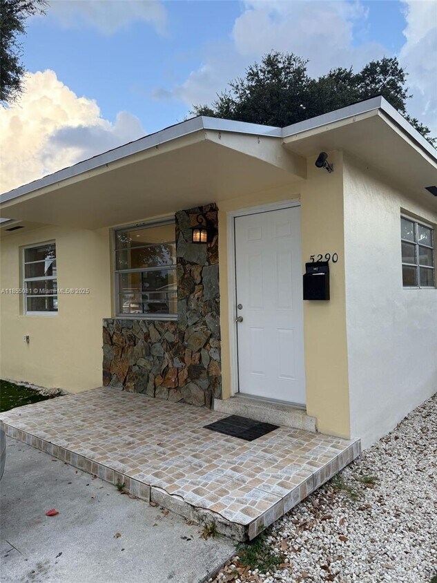 Foto principal - 5290 NW 2nd Terrace