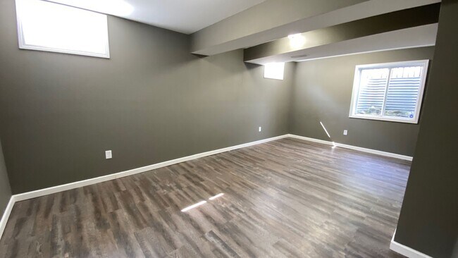 Building Photo - 3 bed, 1 bath home for rent in Waterloo
