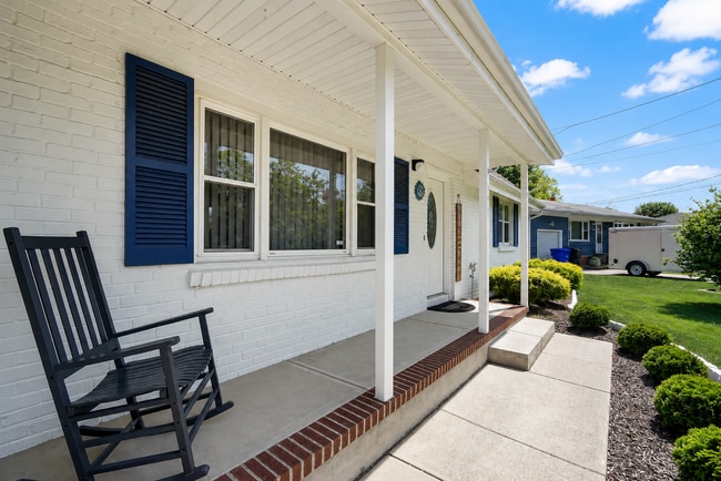Building Photo - 1053 Savannah St
