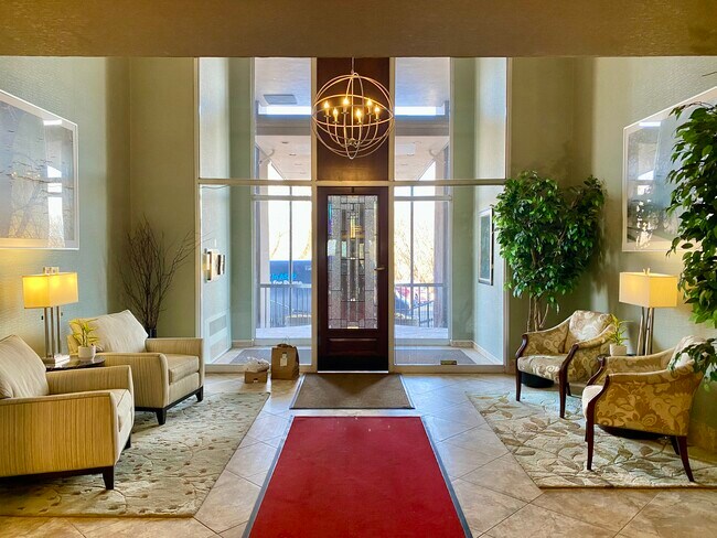 Building Photo - 1919 N Summit Ave