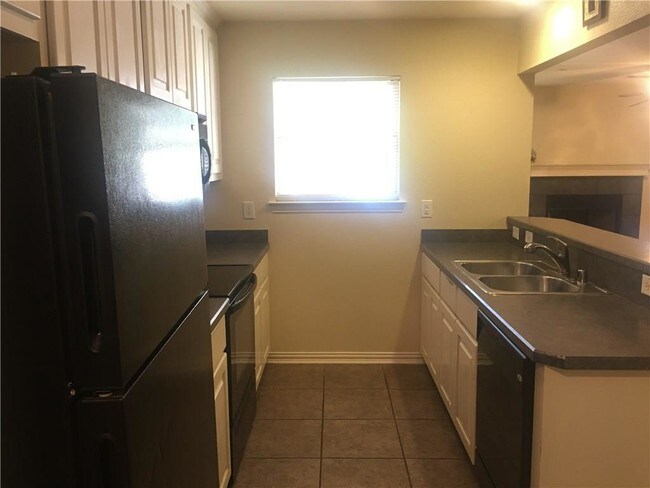Building Photo - 5530 Brookview Ct