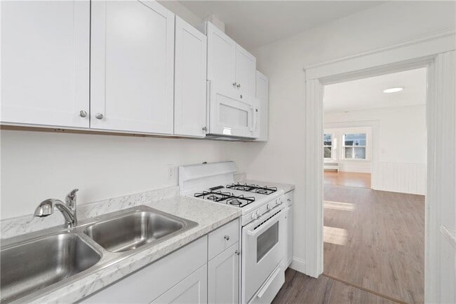 Building Photo - 19 Vale St